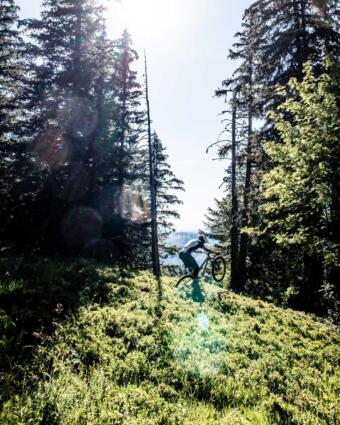 vtt en pleine nature à la clusaz