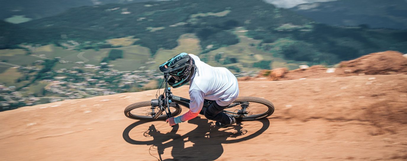 Vélo tout-terrain dans le Bike Park de La Clusaz en Haute-Savoie